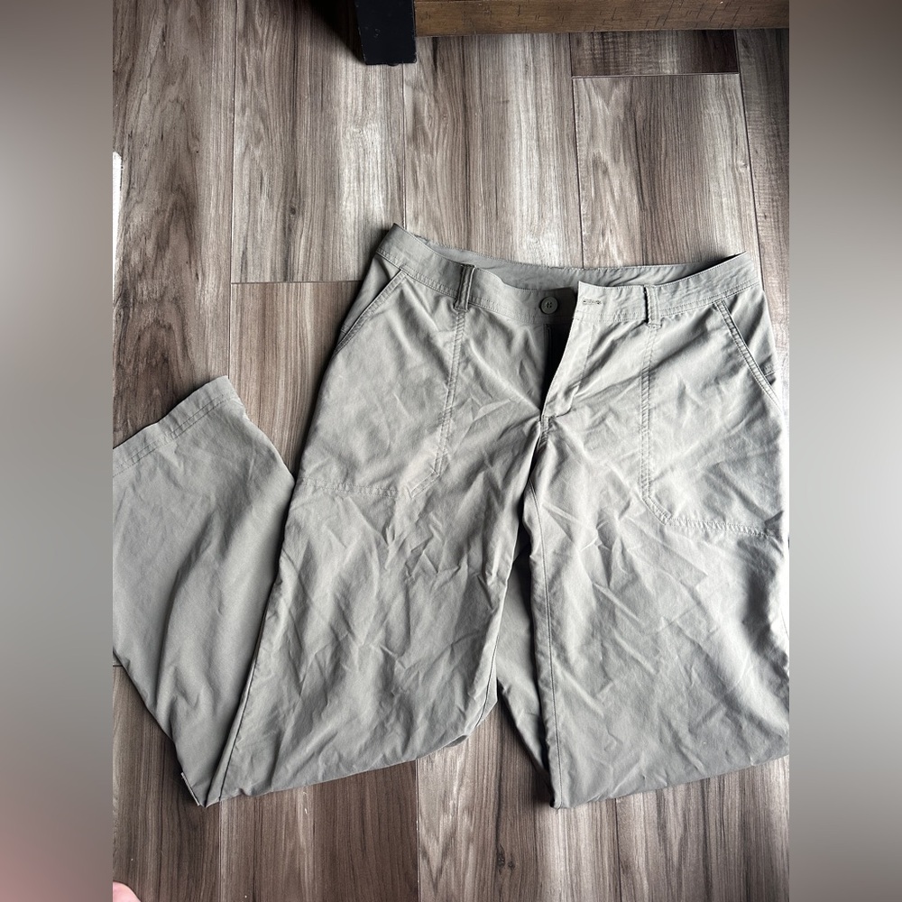 Patagonia Gray-Green Chinos Lightweight Hiking Pants Wide Leg Bottom Size 4